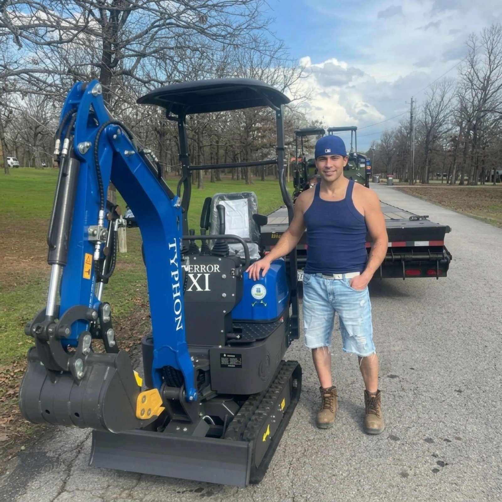 Mini Excavator with Customer